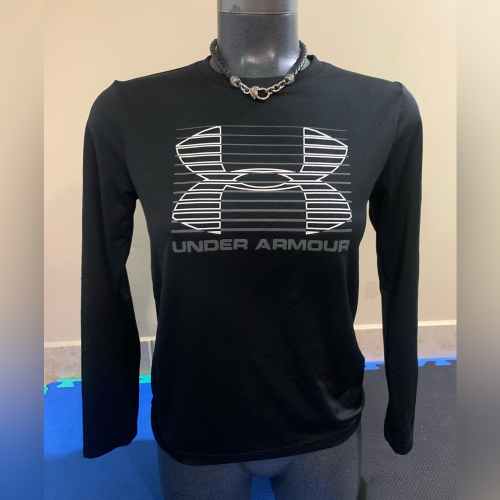 Under Armour XXS logo dri fit top
